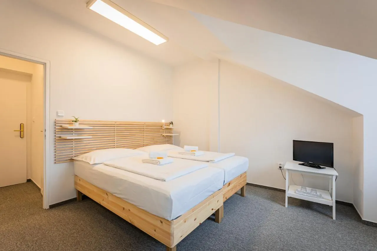 ***  Self-Service Hotel Ostas Praha チェコ